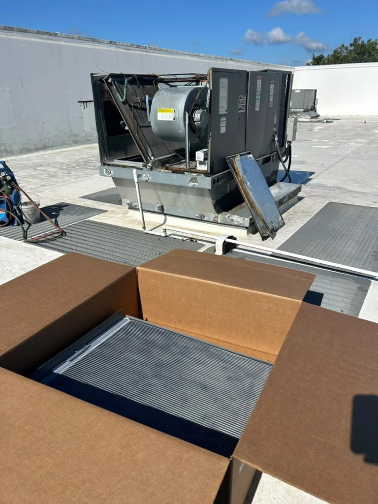Commercial rooftop equipment from AdK Top-Cooling’s project gallery